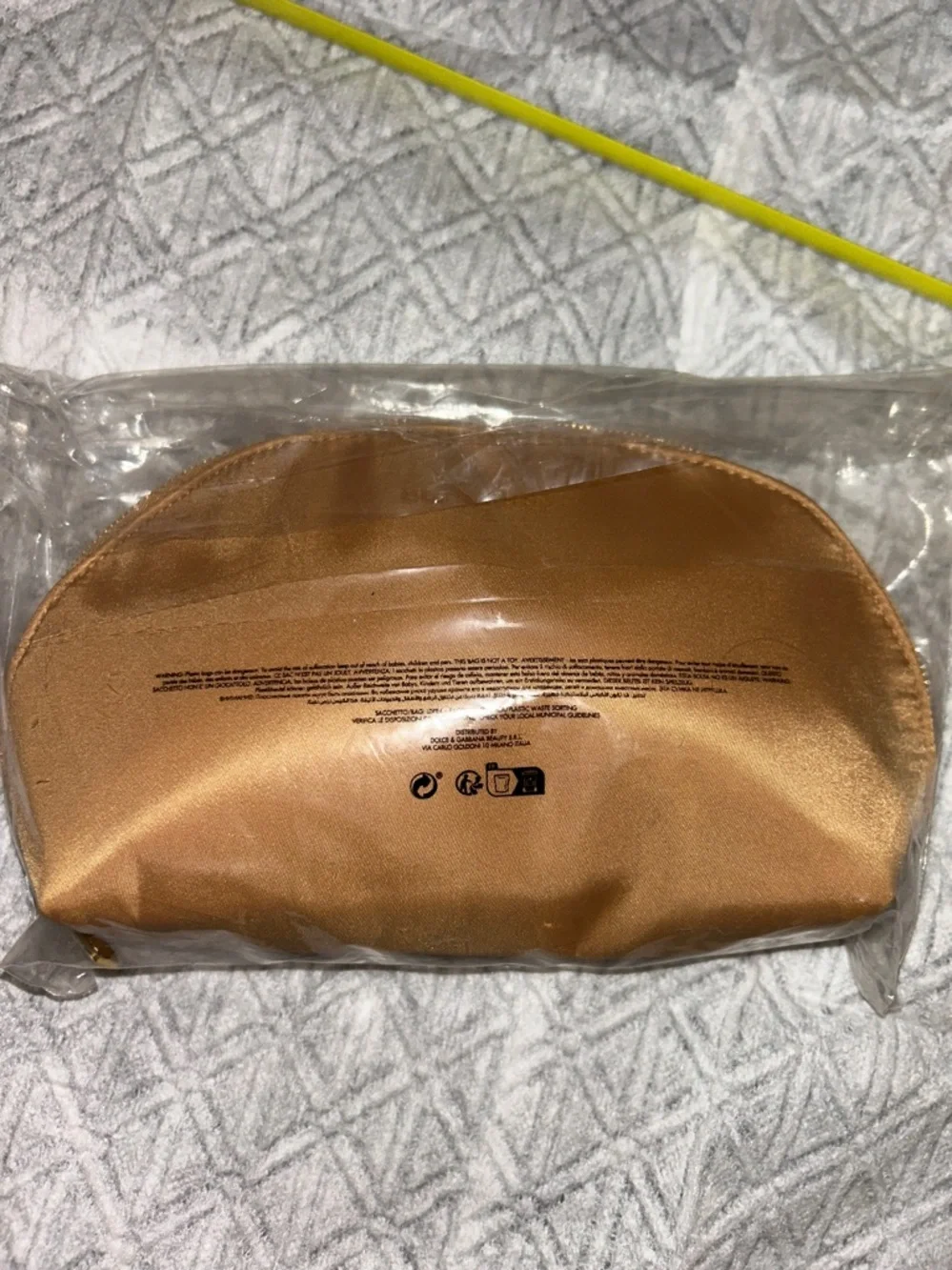 Burberry Beige Nylon Cosmetic Pouch NWOT - Picture 13 of 13